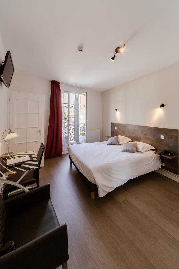 Logis Hotel - Le Petit Bellon Senlis  Exterior foto